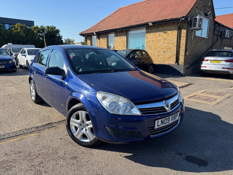 2009 VAUXHALL ASTRA 1.8 VVT 16V ACTIVE HATCHBACK 5DR PETROL AUTOMATIC 186 G KM, 138... photo